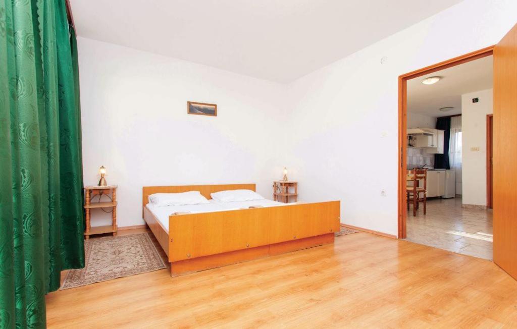Apartmani Mile Krk Town Exterior photo