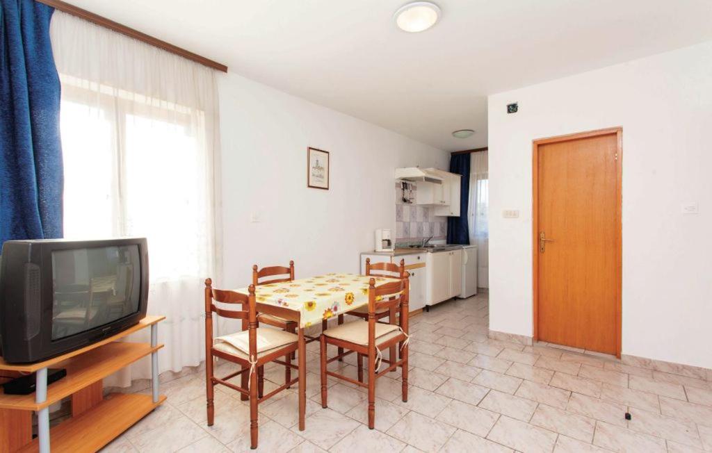 Apartmani Mile Krk Town Exterior photo