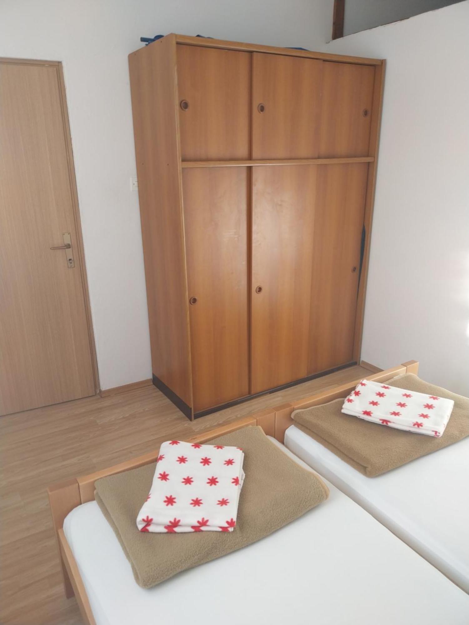 Apartmani Mile Krk Town Exterior photo